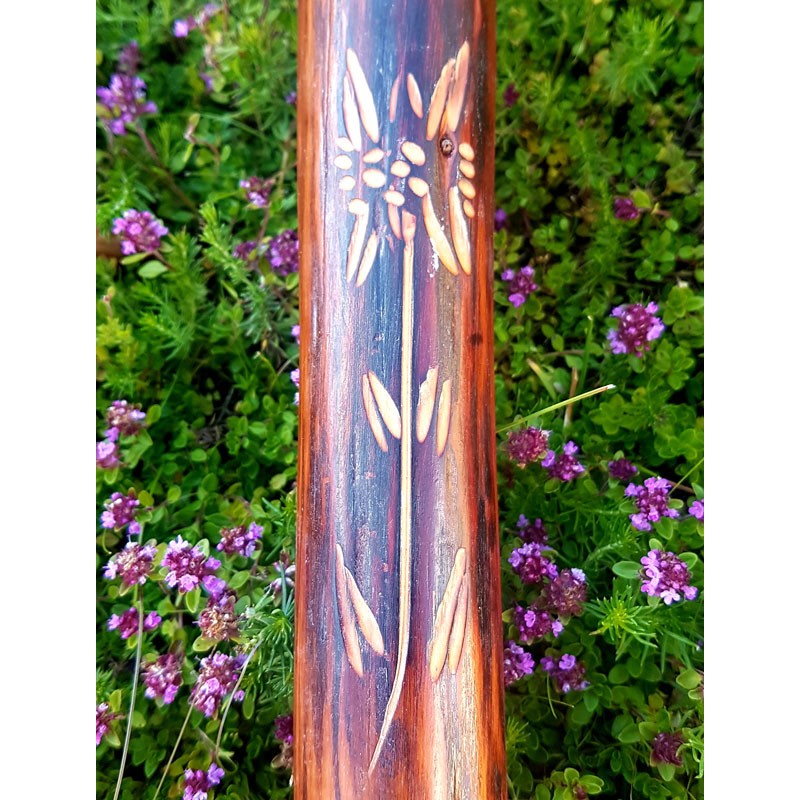 Boufadou avec gravure fleur de montagne (Edelweiss) - fabrication artisanale de boufadou - détail de la gravure